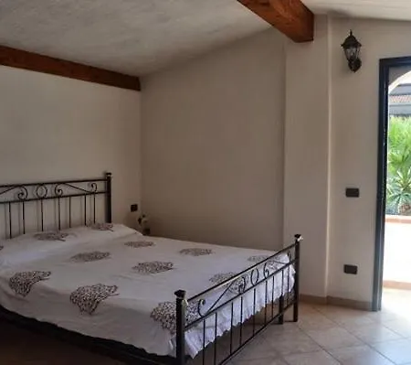 Beastella Nocleg ze śniadaniem 3*